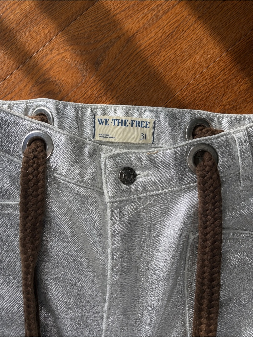 We the Free Moxie Low Slung Pull On Barrel Pants in Metallic Silver Sz 31 NWOT - Picture 3 of 4